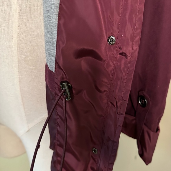 Mo-Ka  (L) Coat: roll sleeve option; hood zips into collar & draw to cinch waist - Picture 7 of 8